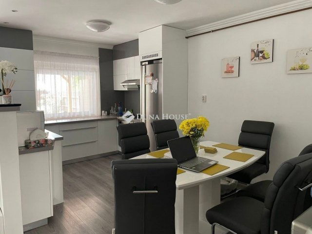 Eladó családi ház, Kiskunhalason 64.9 M Ft, 5 szobás