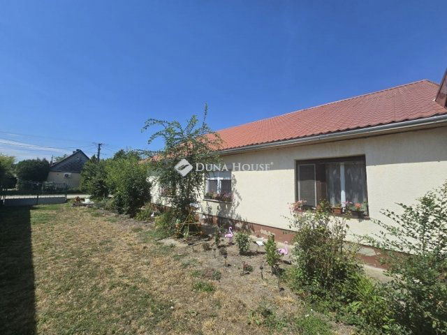 Eladó családi ház, Sárosdon 51.5 M Ft, 5 szobás