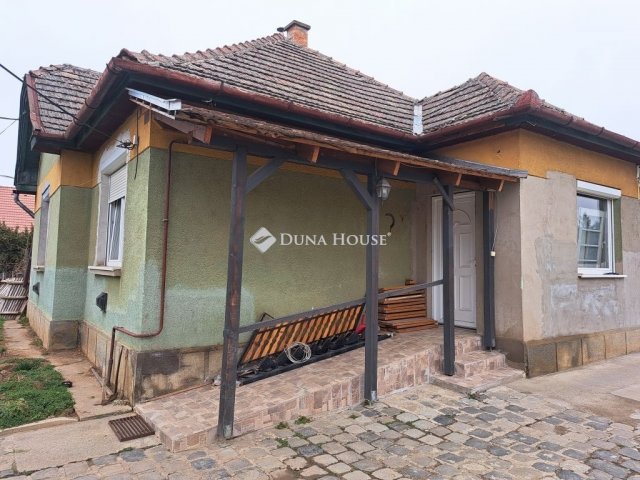 Eladó családi ház, Pencen 59.9 M Ft, 4 szobás