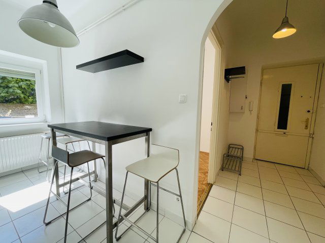 Kiadó téglalakás, albérlet, III. kerületben, Eső utcában