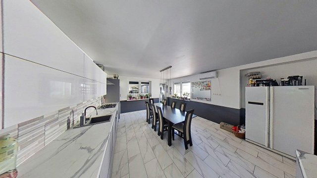 Eladó családi ház, Bonyhádon 260 M Ft, 7+3 szobás