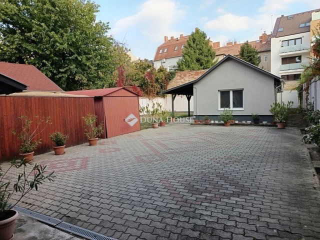 Eladó családi ház, Szegeden 269 M Ft, 6 szobás