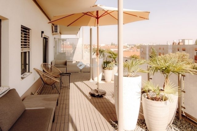 Eladó téglalakás, Pécsett 139.9 M Ft, 2 szobás