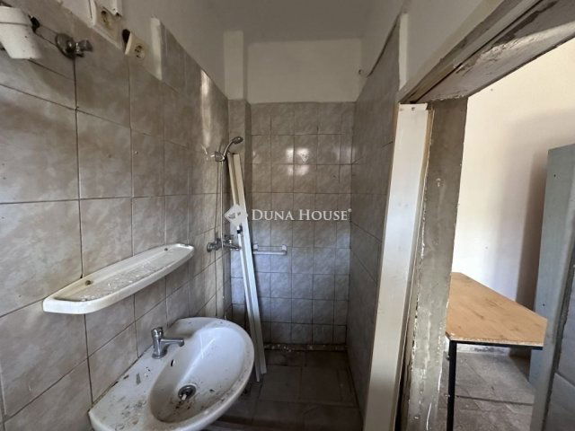 Eladó családi ház, Budapesten, XXI. kerületben 42 M Ft, 1 szobás