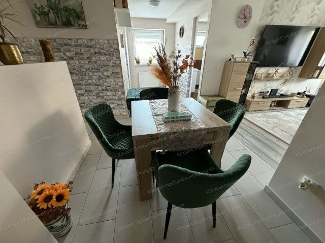 Eladó ikerház, Tatabányán 91.99 M Ft, 3 szobás