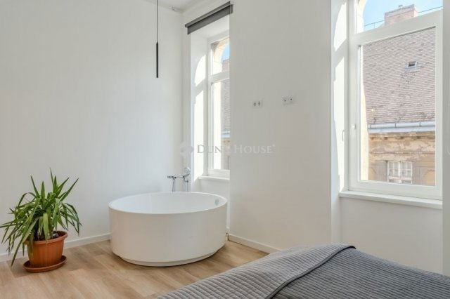 Eladó téglalakás, Budapesten, VI. kerületben 145 M Ft, 3 szobás