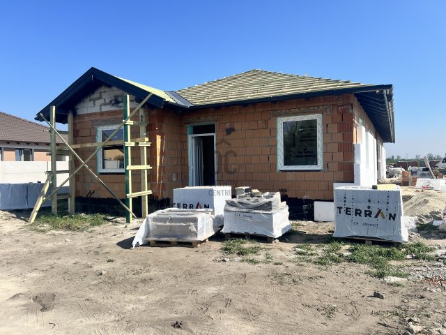 Eladó ikerház, Áporkán 65 M Ft, 4 szobás / költözzbe.hu