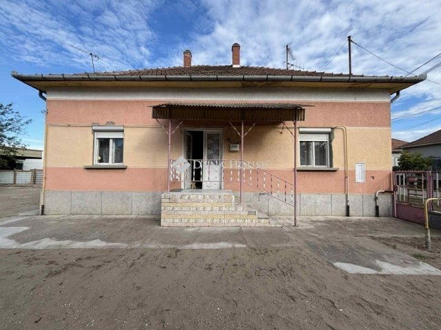 Eladó családi ház, Sándorfalván 59 M Ft, 2+1 szobás