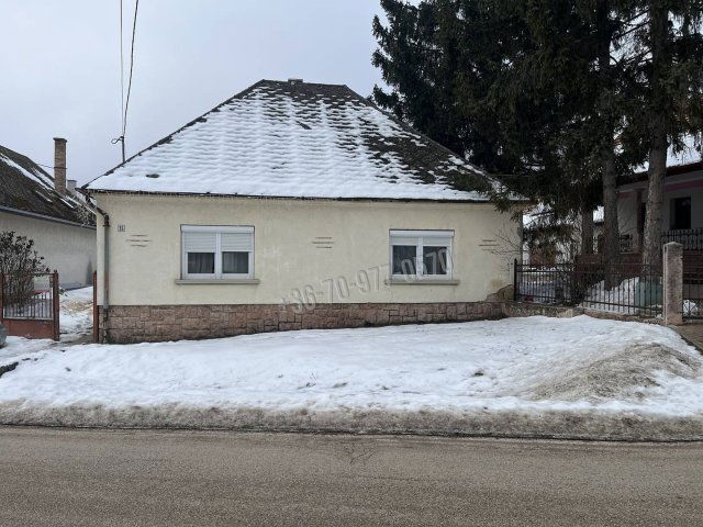 Eladó családi ház, Vértestolnán 43.9 M Ft, 4 szobás