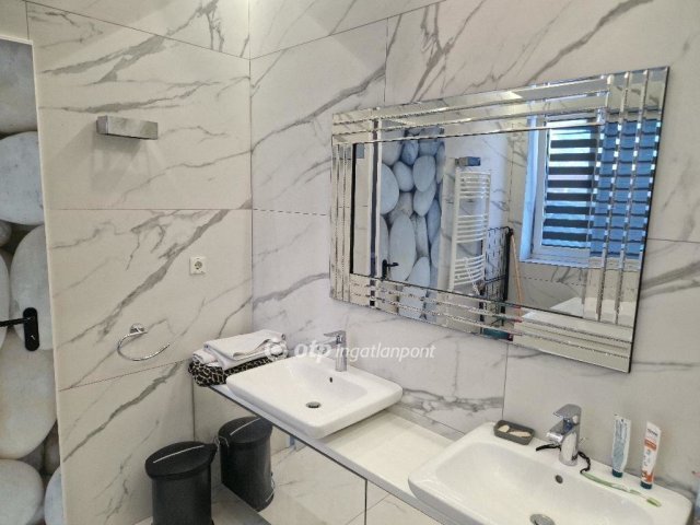 Eladó családi ház, Nyíregyházán 270 M Ft, 6 szobás