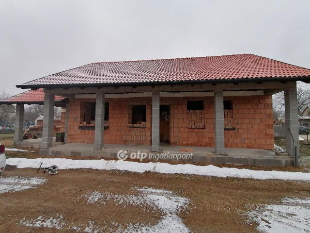 Eladó családi ház, Cegléden 39.9 M Ft, 1 szobás