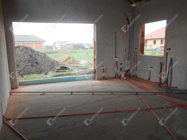 Eladó téglalakás, Jászberényben 26.5 M Ft, 3 szobás