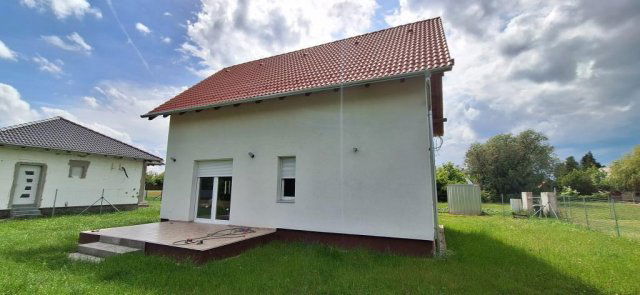 Eladó nyaraló, Balatonkeresztúron, Kötél utcában 120 M Ft