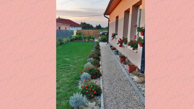 Eladó családi ház, Pannonhalmán 130 M Ft, 4+1 szobás