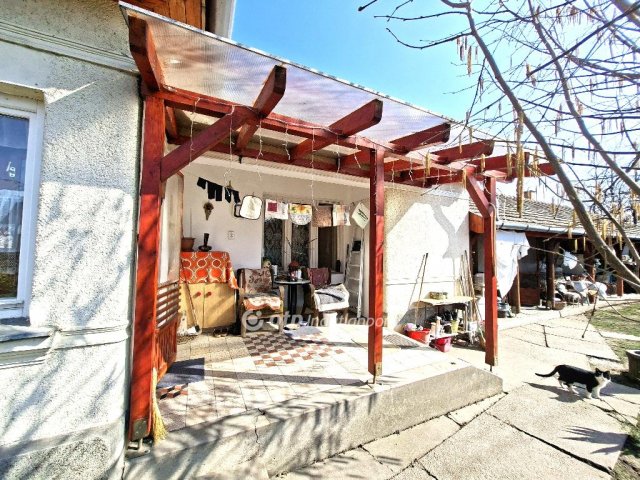 Eladó családi ház, Ráckeresztúron 69.99 M Ft, 5 szobás