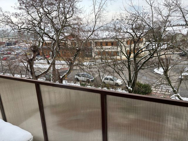 Eladó téglalakás, Komáromban 40 M Ft, 2 szobás