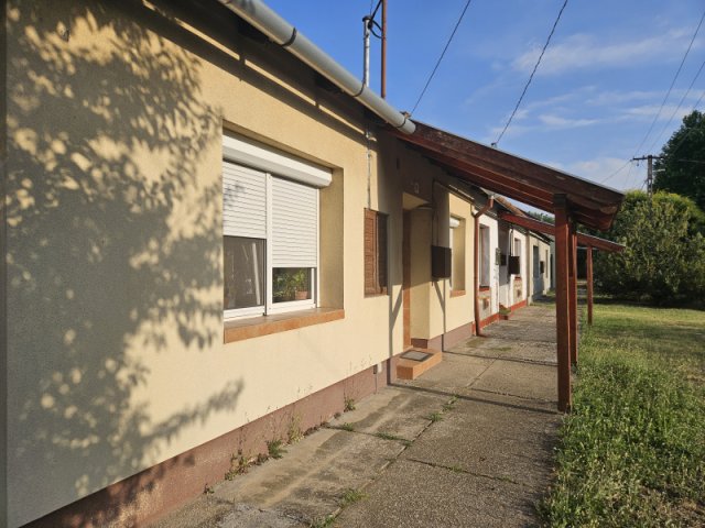 Eladó családi ház, Beloianniszon 41.9 M Ft, 3 szobás
