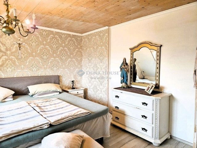 Eladó családi ház, Erdősmárokok 87 M Ft, 6 szobás