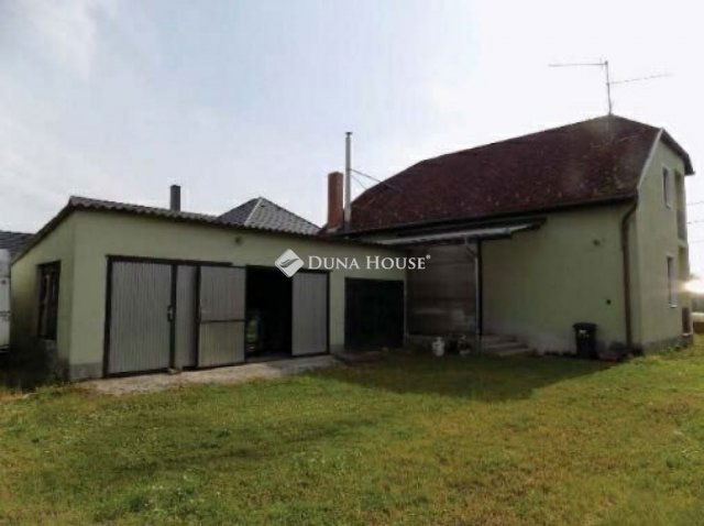 Eladó családi ház, Bősárkányon 51.9 M Ft, 5 szobás