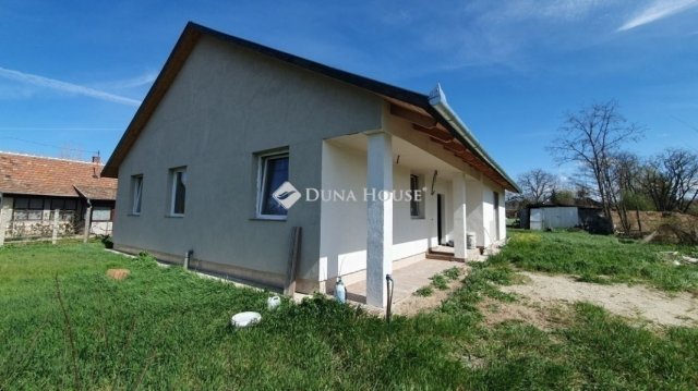 Eladó családi ház, Kókán 67 M Ft, 5 szobás