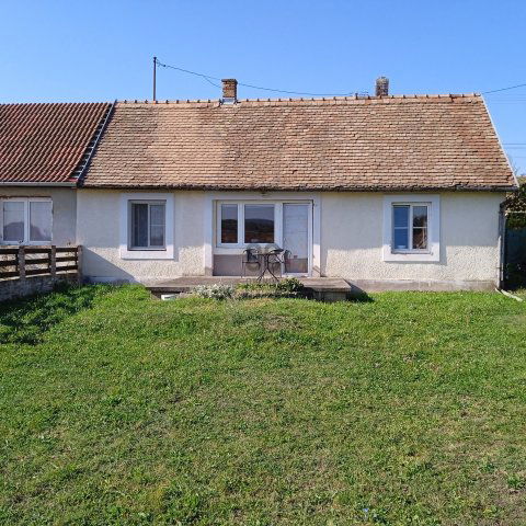 Eladó ikerház, Pécsett 29 M Ft, 2 szobás / költözzbe.hu