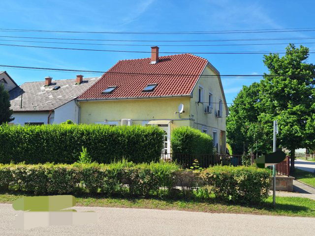 Eladó családi ház, Esztergomban 136 M Ft, 6 szobás