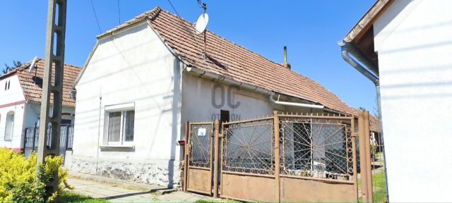 Eladó családi ház, Ajkán 31.99 M Ft, 2 szobás