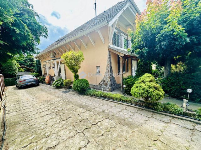 Eladó családi ház, Nagytarcsán 125 M Ft, 6 szobás