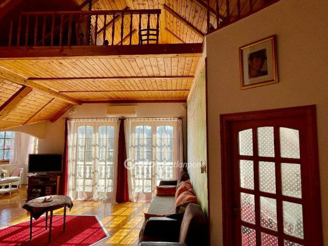 Eladó családi ház, Pencen 129.9 M Ft, 4+2 szobás
