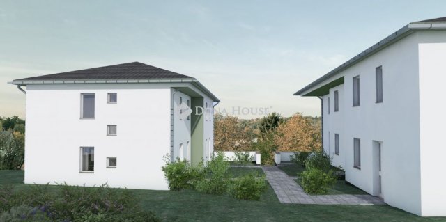 Eladó sorház, Vácon, Napsugár utcában 99.9 M Ft, 5 szobás