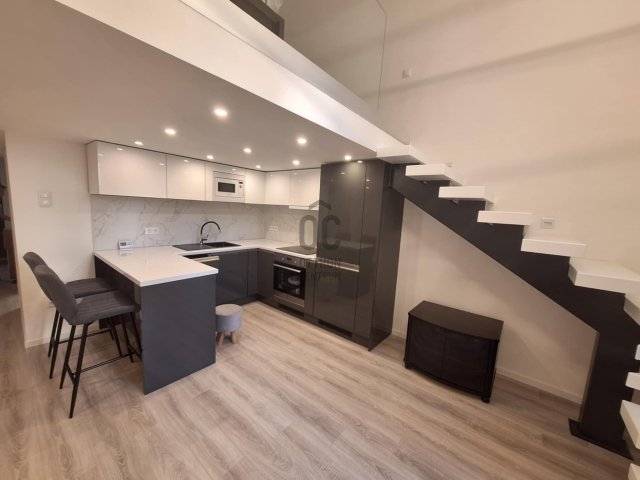 Eladó téglalakás, Budapesten, VI. kerületben, Aradi utcában