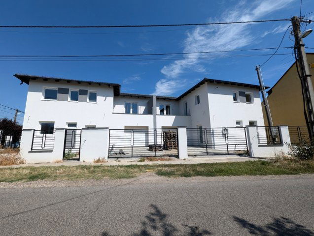 Eladó ikerház, Budapesten, XVIII. kerületben 122 M Ft, 4+1 szobás