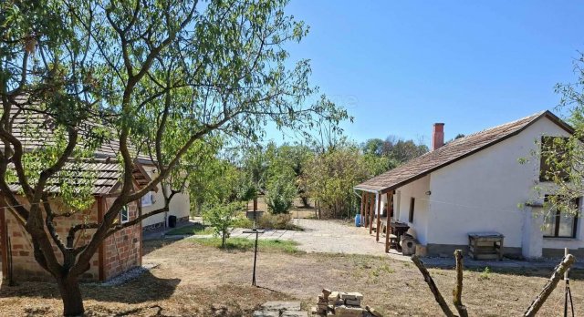 Eladó családi ház, Balatonkenesén 129 M Ft, 2 szobás