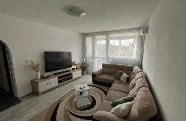 Eladó téglalakás, Pécsett 59.9 M Ft, 3 szobás