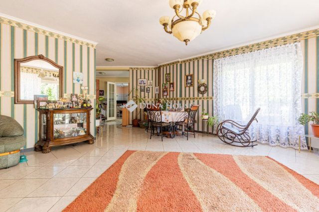 Eladó családi ház, Budapesten, XVI. kerületben 360 M Ft