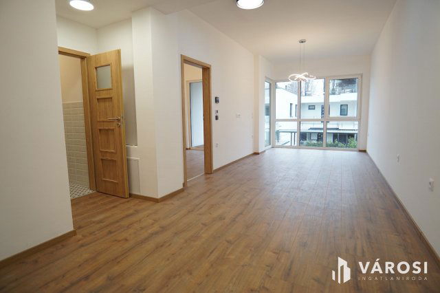 Eladó téglalakás, Fonyódon 79.99 M Ft, 2 szobás