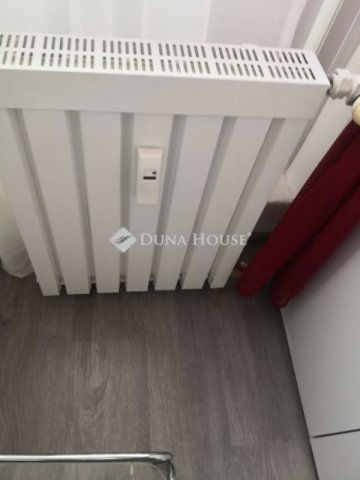 Eladó panellakás, Pécsett 49.2 M Ft, 2 szobás