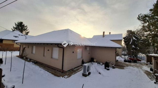 Eladó családi ház, Budapesten, XVI. kerületben 241 M Ft