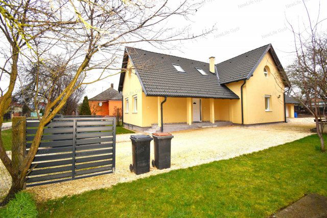 Eladó családi ház, Téten 97.9 M Ft, 5 szobás