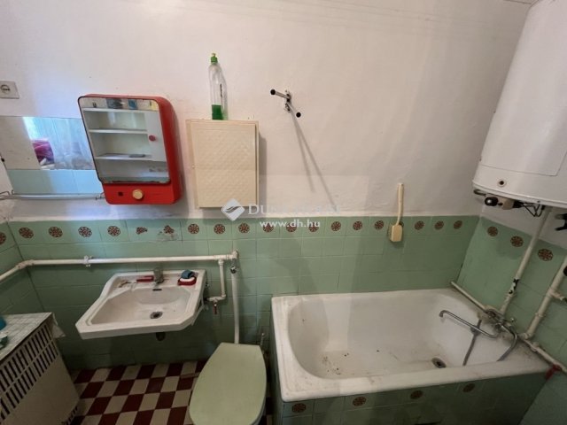 Eladó családi ház, Zsédenyen 29.99 M Ft, 2 szobás