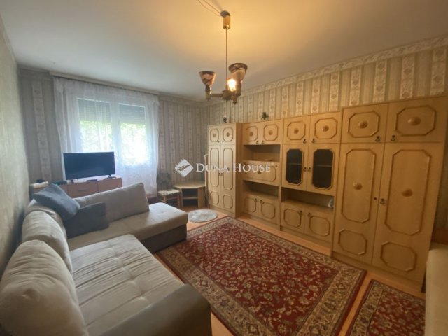 Eladó panellakás, Pécsett 36 M Ft, 2 szobás