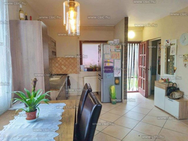 Eladó téglalakás, Pomázon 86 M Ft, 4 szobás