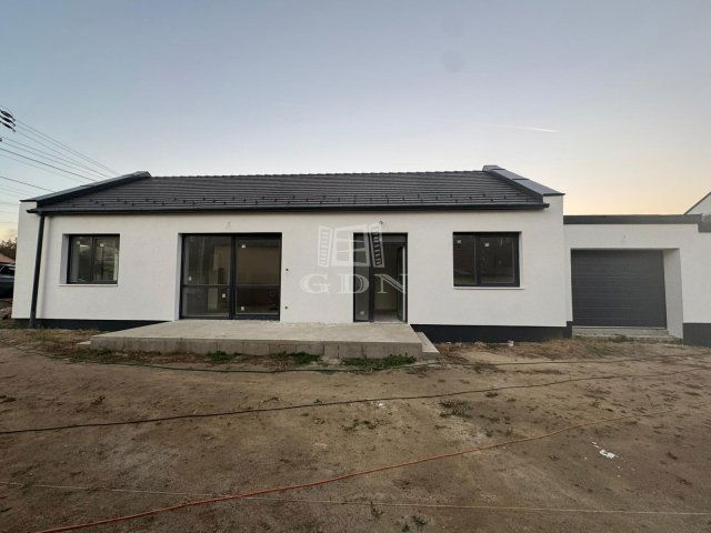 Eladó ikerház, Gödöllőn 109.89 M Ft, 4 szobás