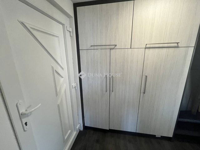 Eladó téglalakás, Dabason 94.6 M Ft, 4 szobás