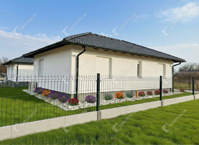 Eladó családi ház, Székesfehérvárott 94.5 M Ft, 4 szobás