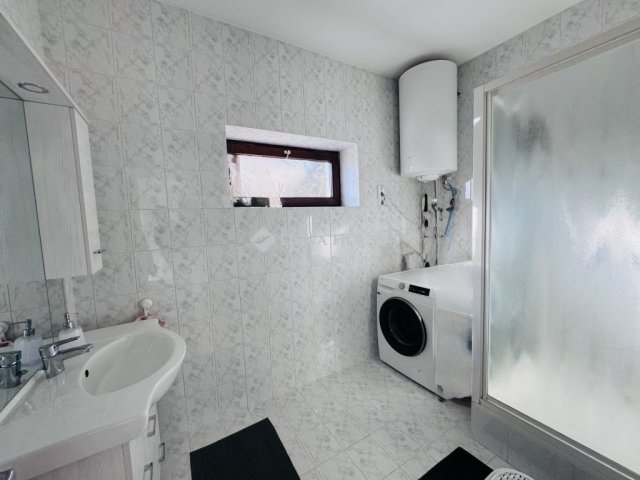 Eladó családi ház, Pécsett 154 M Ft, 5 szobás