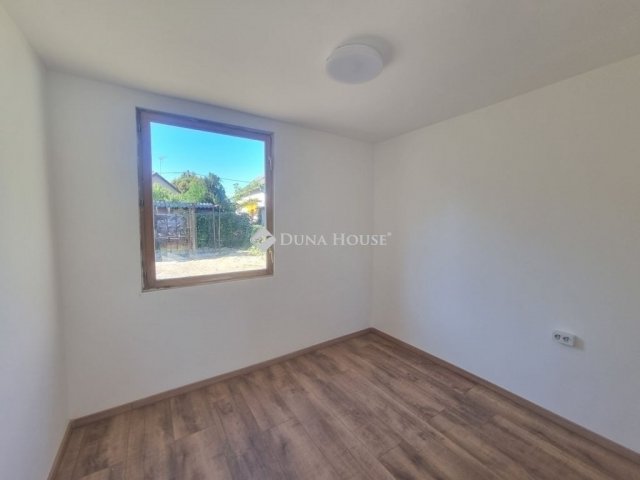 Eladó családi ház, Tóalmáson 22 M Ft, 2 szobás