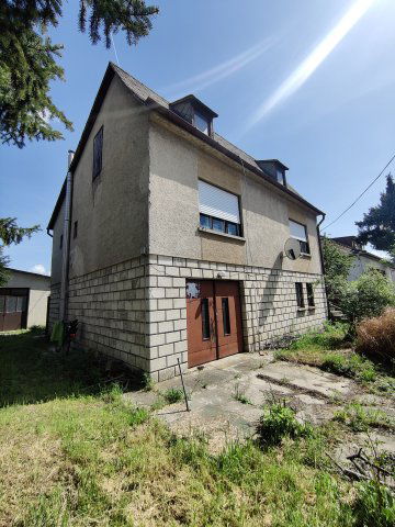 Eladó családi ház, Esztergomban 69.99 M Ft, 3 szobás