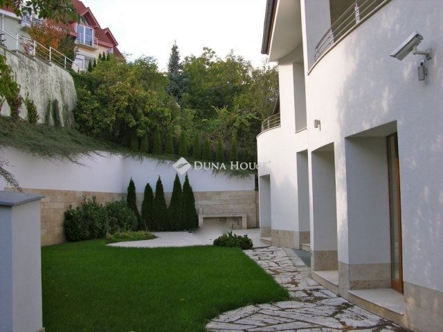 Eladó családi ház, Budapesten, III. kerületben 827.75 M Ft