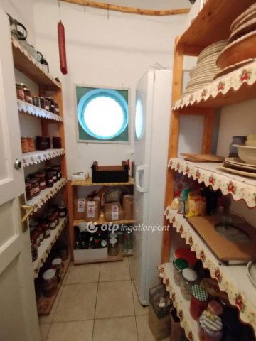 Eladó családi ház, Harkányban 119 M Ft, 7+1 szobás